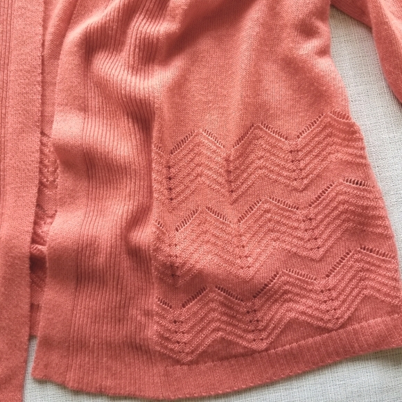 Cropped Pointelle Detail Quarter Sleeve Cardigan - Picture 6 of 9